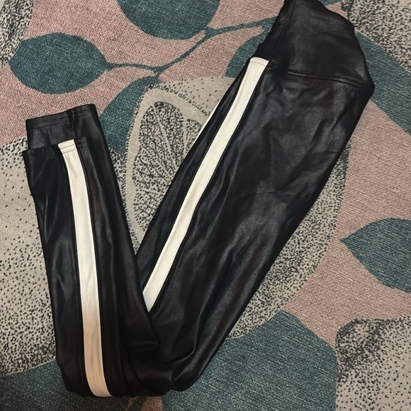 SPANX Black and White High-Waisted Leggings - Picture 5 of 6